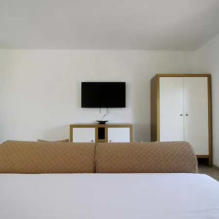 Xarahiz Hotel 4*